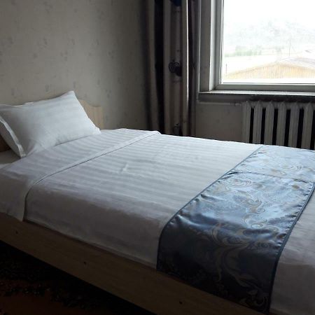Bulbul Jamak Travel Hostel Улгий Екстер'єр фото