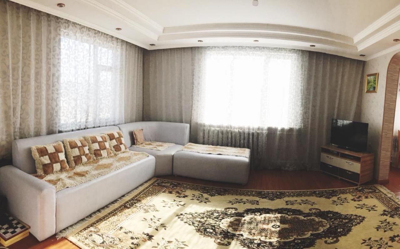 Bulbul Jamak Travel Hostel Улгий Екстер'єр фото