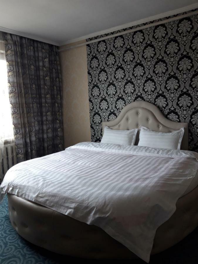 Bulbul Jamak Travel Hostel Улгий Екстер'єр фото