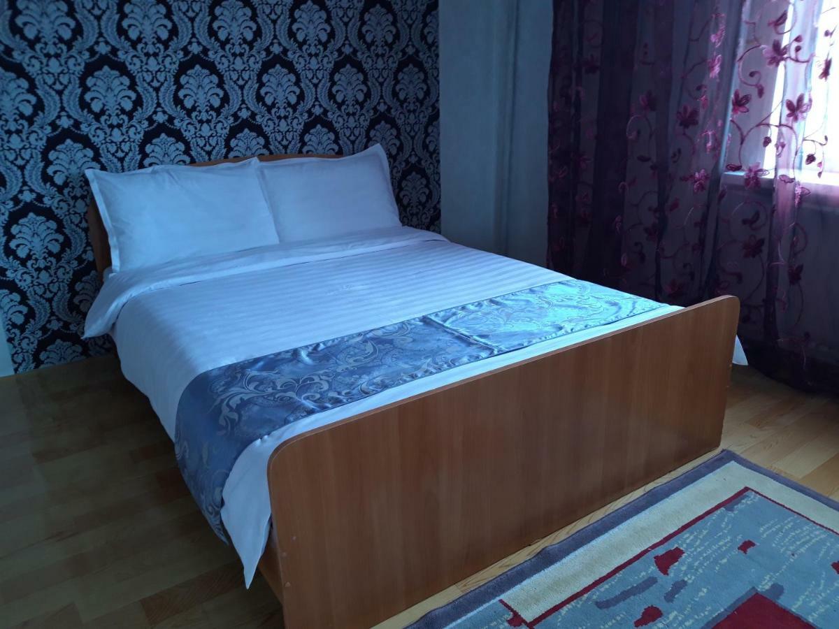 Bulbul Jamak Travel Hostel Улгий Екстер'єр фото